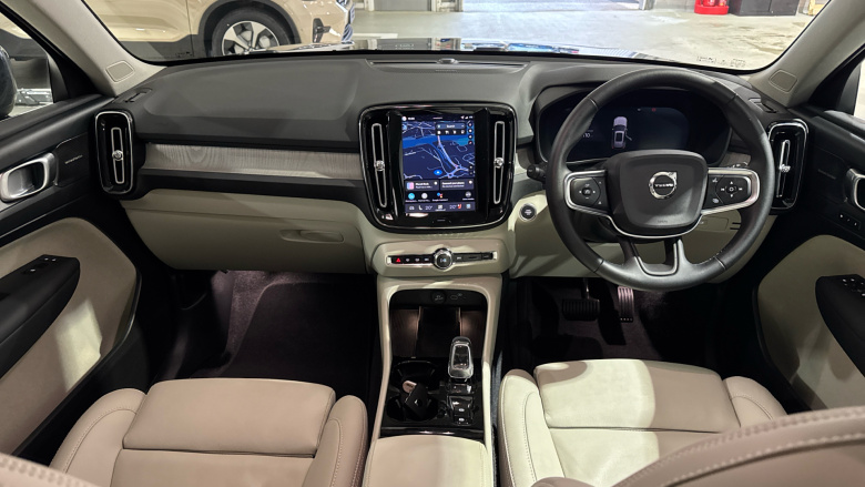 Volvo XC40 2.0 B4P Ultra Bright 5dr Auto Petrol Estate